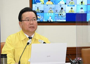 [대한건강의료신문]-6인·밤9시-현행-거리두기-2주-연장…-오는-20일까지